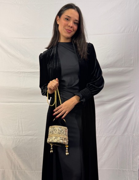 Boîte en velours noir avec strass et perles