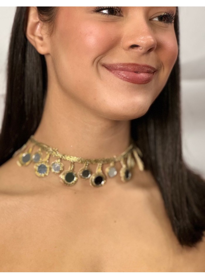 Choker with crystals in the shape of drops