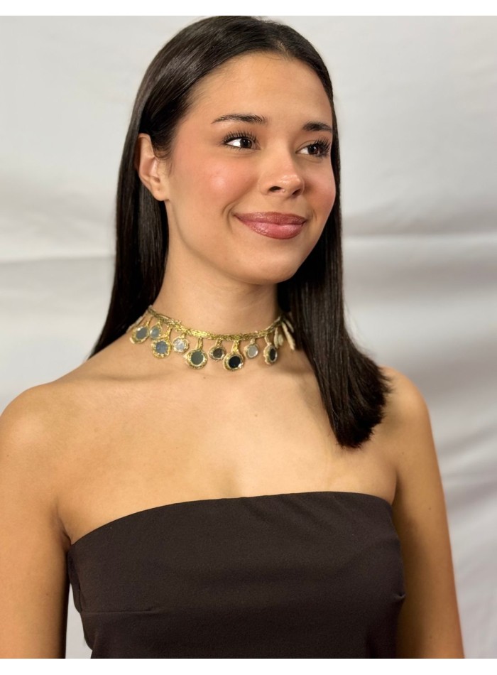 Choker with crystals in the shape of drops