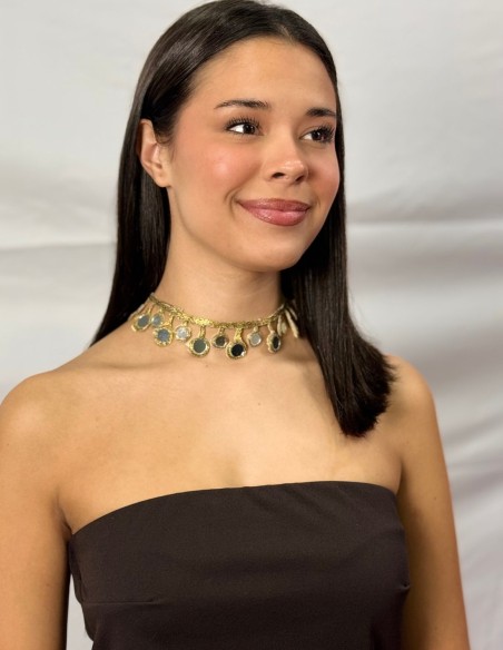 Choker with crystals in the shape of drops