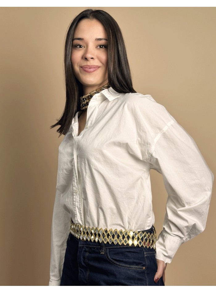 Cinturón dorado con cristalitos en forma de rombos