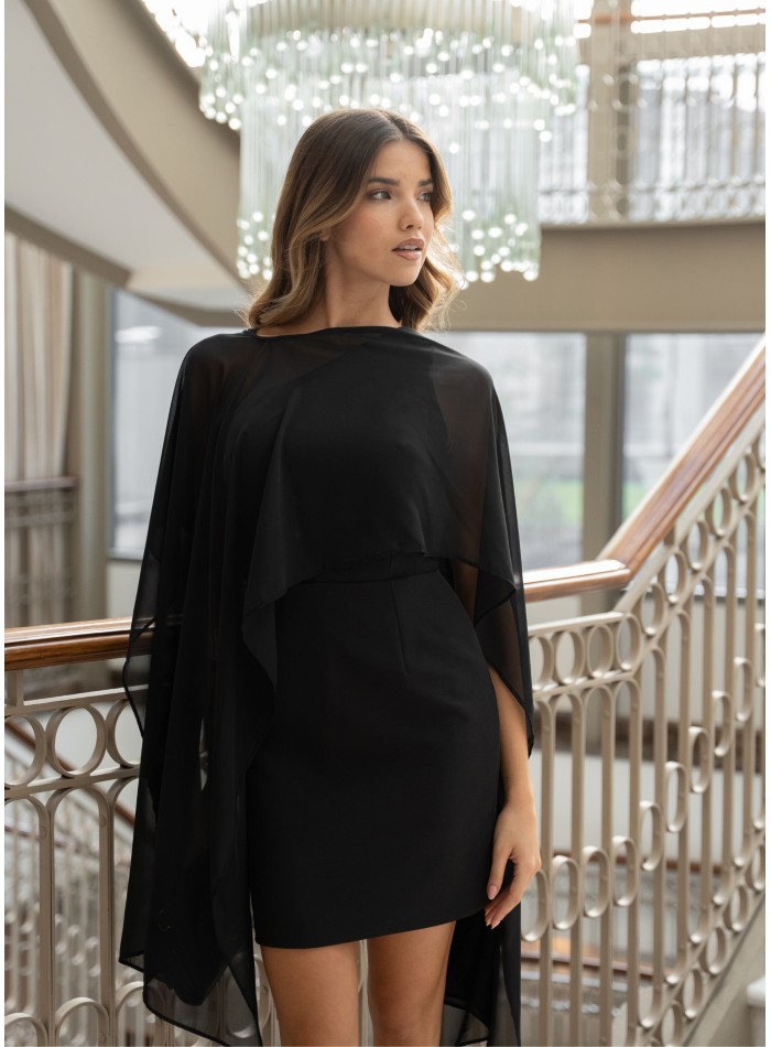 Robe de soirée noire courte avec encolure...