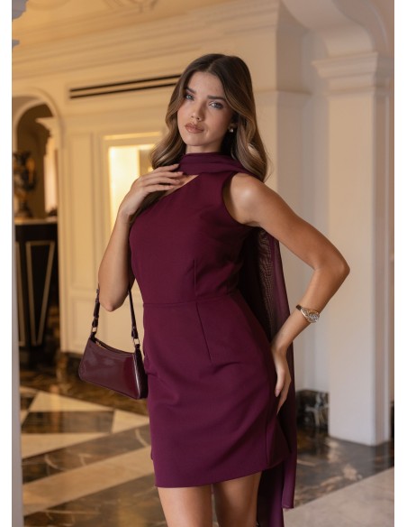 Robe d'invité courte à encolure asymétrique bordeaux avec châle
