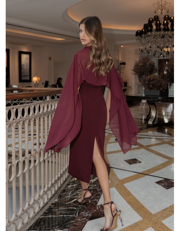 Robe midi bourgogne avec encolure asymétrique et cape en... 2