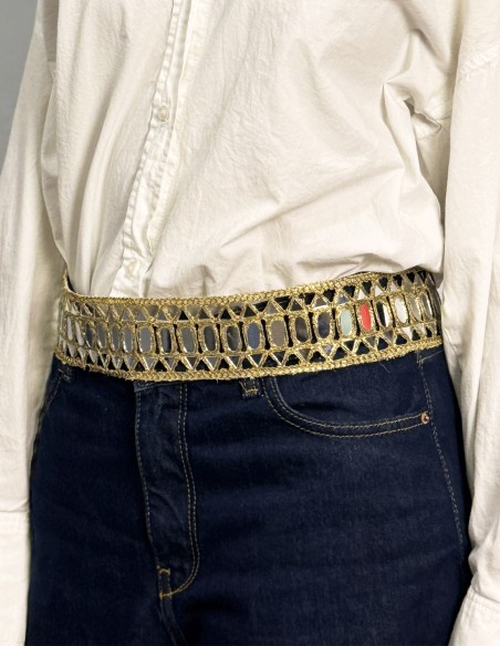 Wide belt with adjustable mirrors