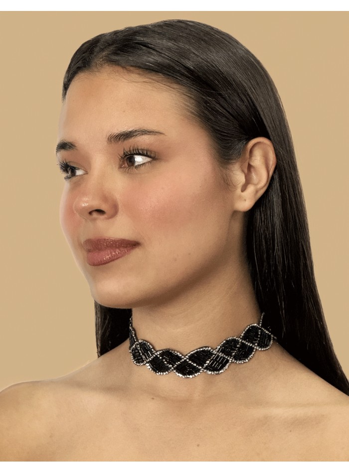 Choker de pedrería negro y plata elegante