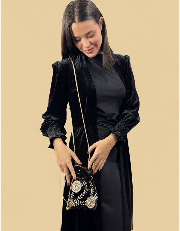 Bombonera de terciopelo pequeña con flores boradas 2