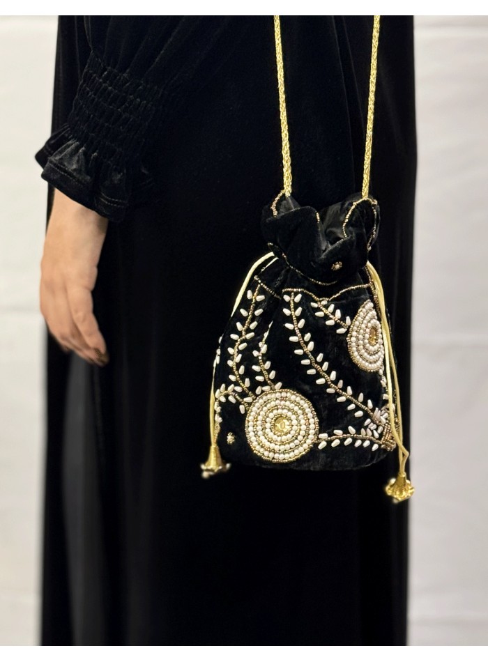 Petite bonbonnière en velours avec fleurs à...