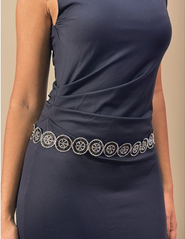 Cinturón de fiesta con flores de pedrería negra