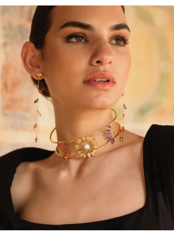 Adjustable choker with zirconia star details