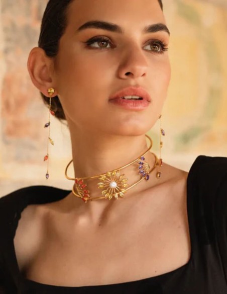 Adjustable choker with zirconia star details