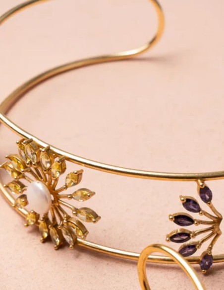 Adjustable choker with zirconia star details