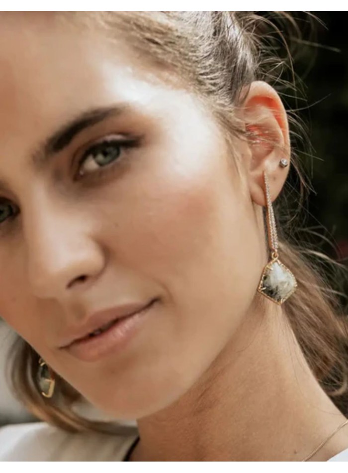 Boucles d'oreilles au design allongé avec...