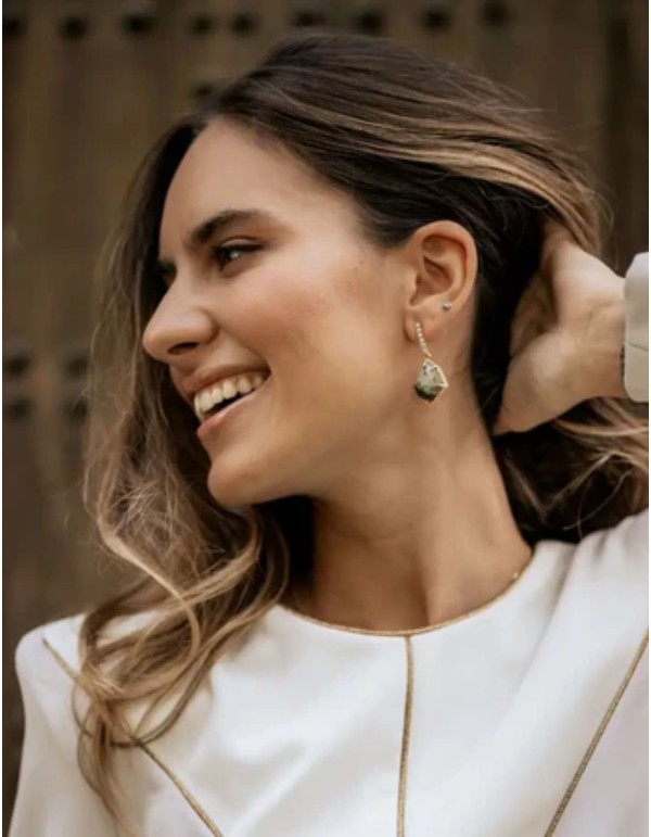 Earrings with zirconia wire and green stone 2