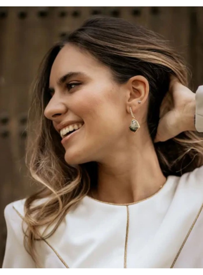 Boucles d'oreilles avec fil de zircon et pierre...