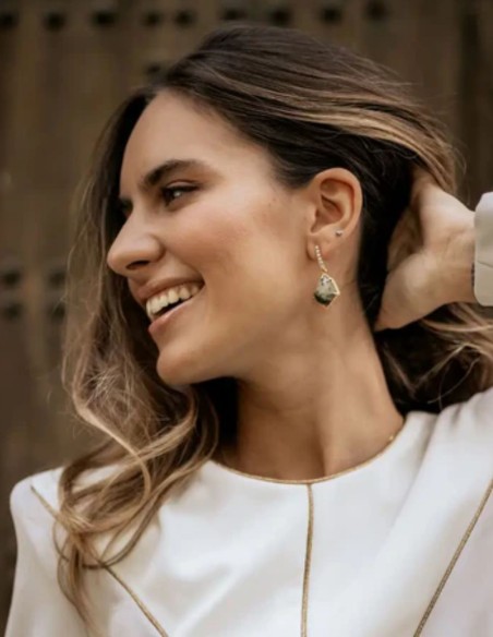 Earrings with zirconia wire and green stone