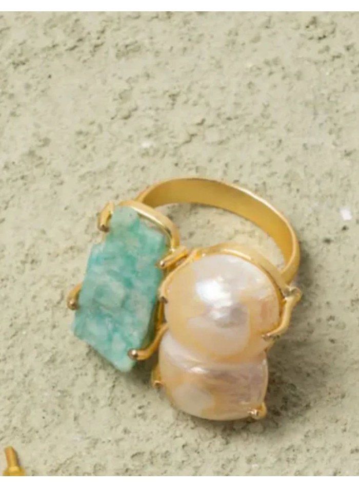 Gold ring with baroque pearls and natural...