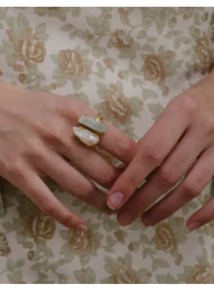 Gold ring with baroque pearls and natural...