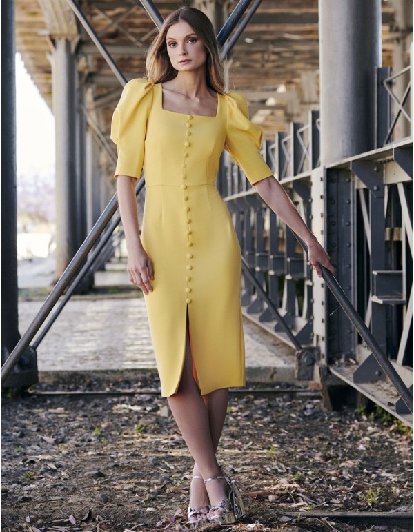 Robe de cocktail boutonnée, coupe droite, manches lanternes