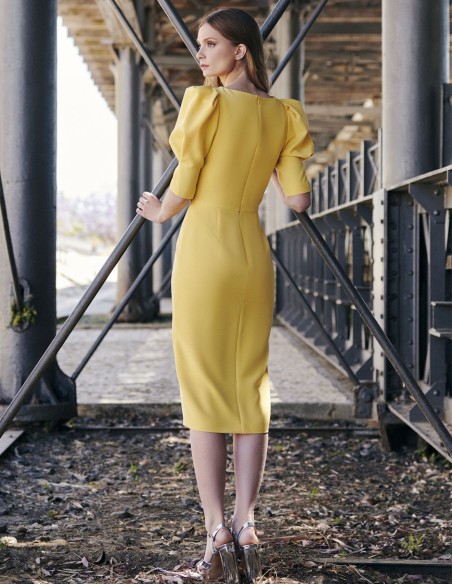 Robe de cocktail boutonnée, coupe droite, manches lanternes