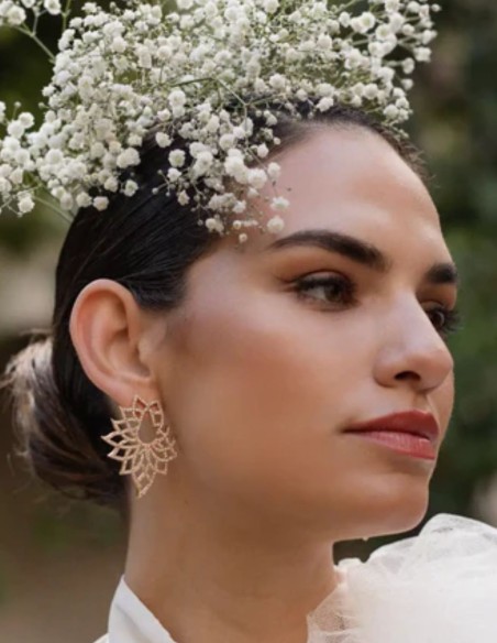 Earrings with flower design with zirconia setting