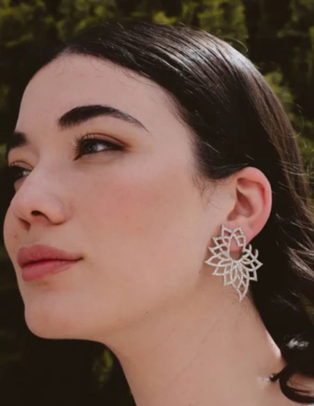 Earrings in silver with flower design with zirconia setting