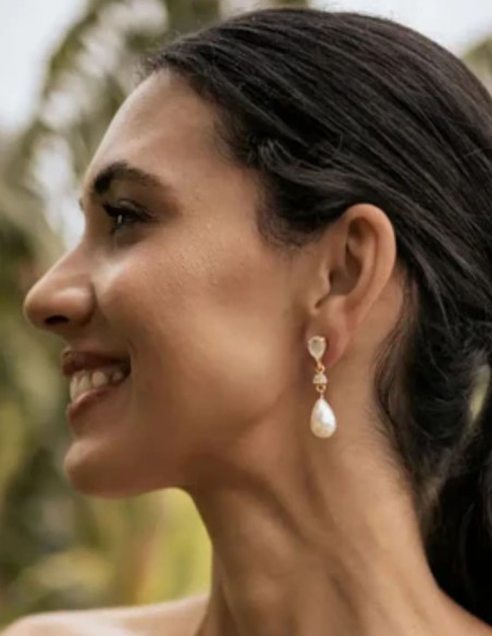 Earrings with moonstone and pearl in drop shape