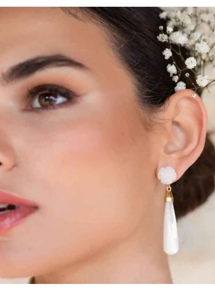 Mother-of-pearl flower and teardrop earrings