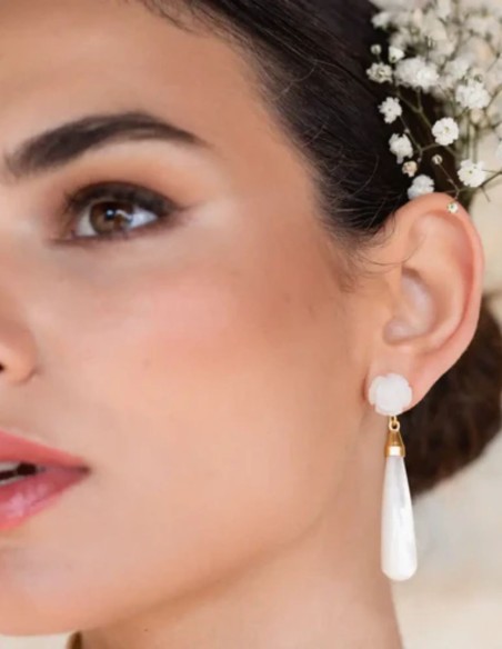 Mother-of-pearl flower and teardrop earrings