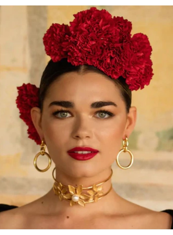 Rigid choker with flower and pearl design