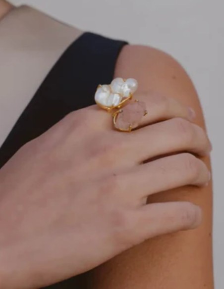 Bague réglable avec pierre rose et perle baroque