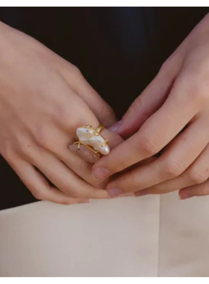 Bague réglable avec pierre rose et perle baroque