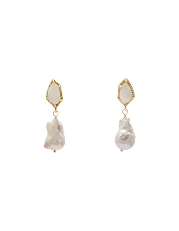 Earrings with moonstone and pearl