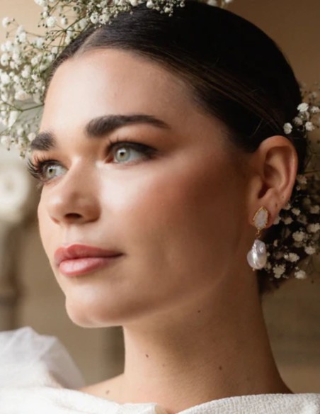 Earrings with moonstone and pearl