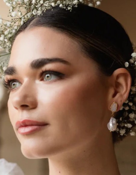 Earrings with moonstone and pearl