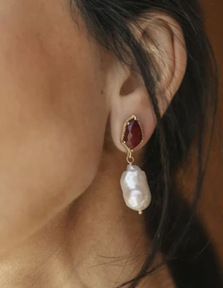 Long earrings with ruby and pearl