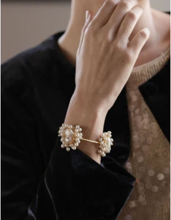 Brazalete ajustable con diseño de flores con perlas 2