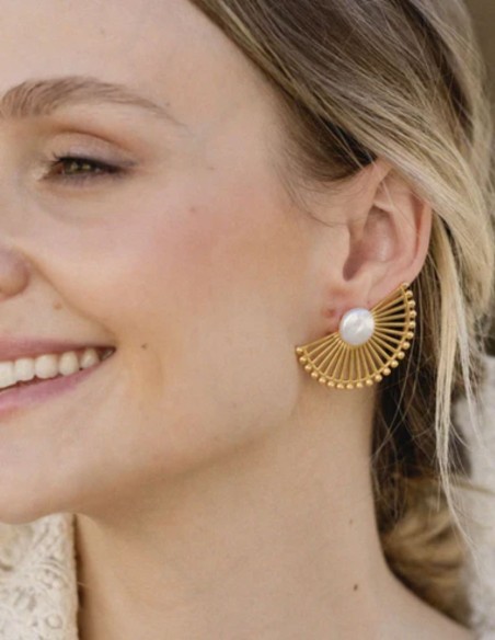 Earrings with semicircular design with central stone