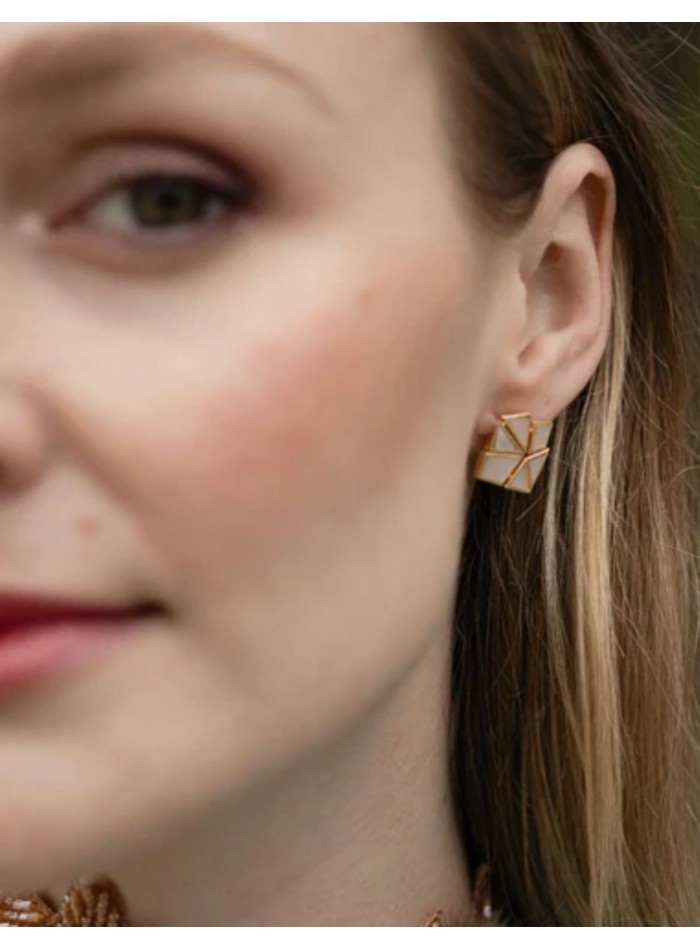 Earrings with geometric design and stones