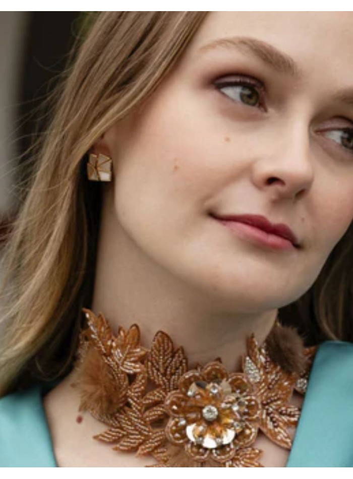 Earrings with geometric design and stones