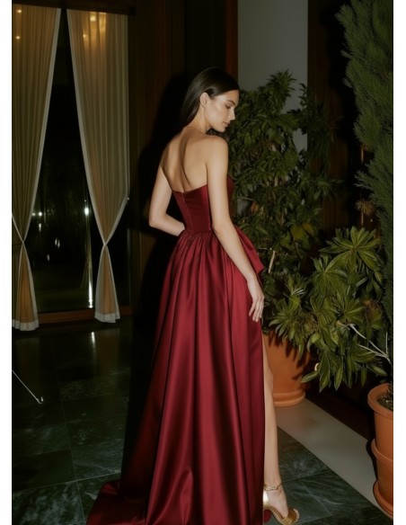 Vestido largo de invitada estructurado palabra de honor