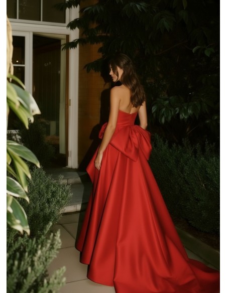 Long dress with strapless neckline and maxi-lapel for a guest
