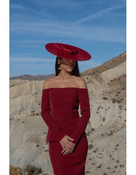 Conjunto dos piezas con top asimétrico bardot y falda con abertura