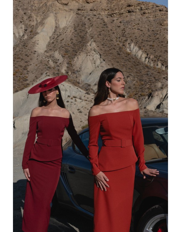 Ensemble deux pièces avec top bardot asymétrique et jupe...