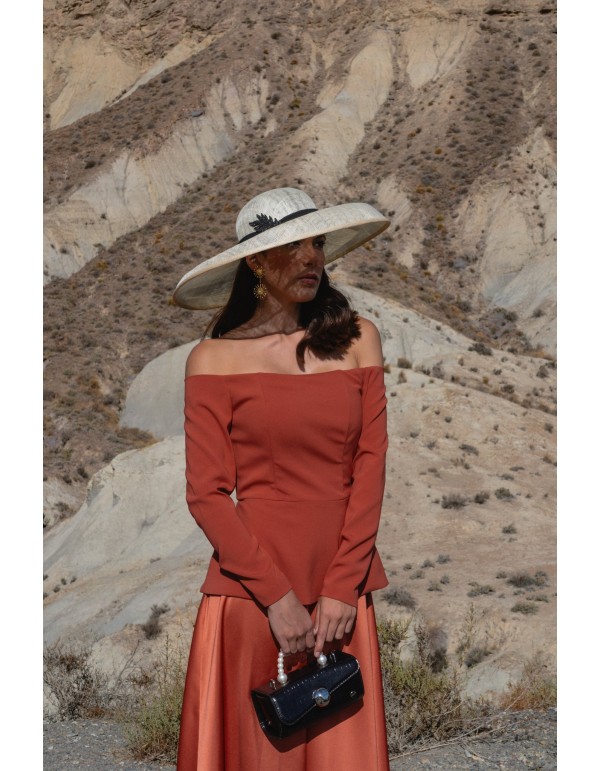 Conjunto de invitada con top escote bardot y falda evasé 2