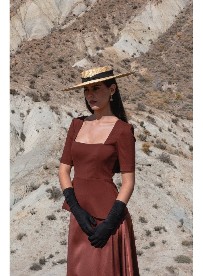 Ensemble deux pièces marron avec haut en satin...