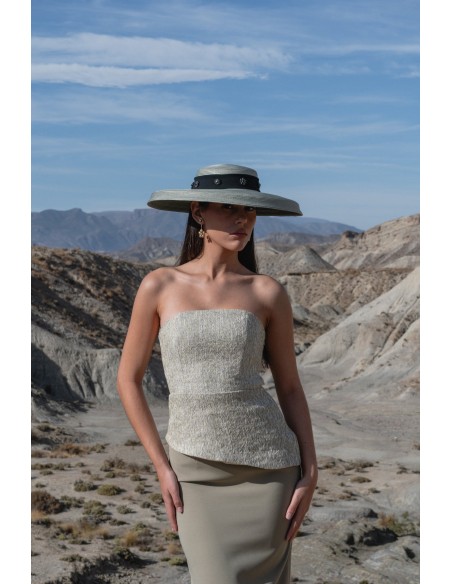 Conjunto top asimétrico palabra de honor y falda crepe