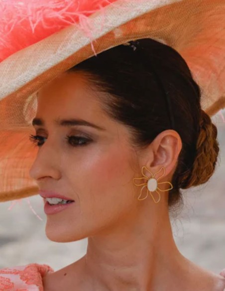 Pendientes con diseño de flor con piedra central