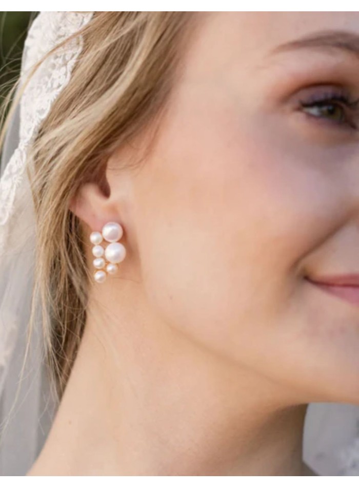 Small earrings with two columns of pearls