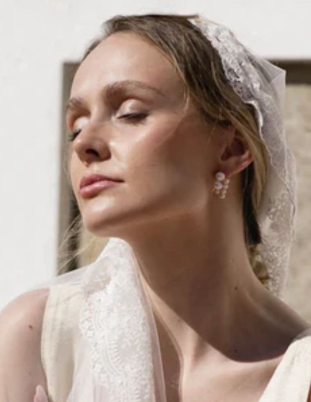 Small earrings with two columns of pearls